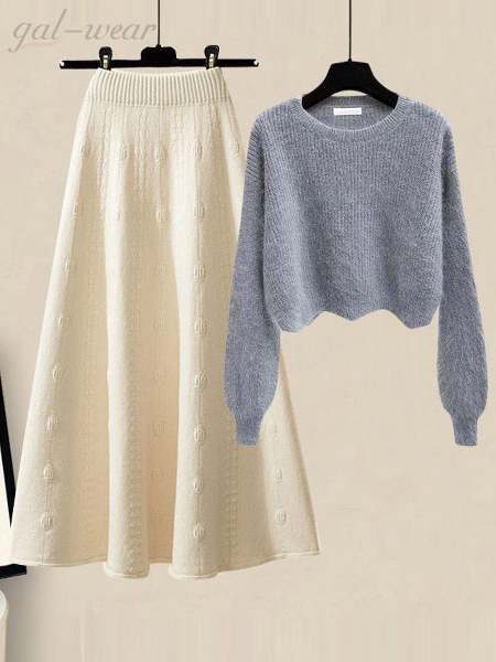 グレー/セーター+アイボリー/スカート