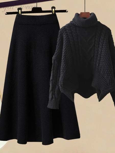ブラックセーター＋ブラックスカート